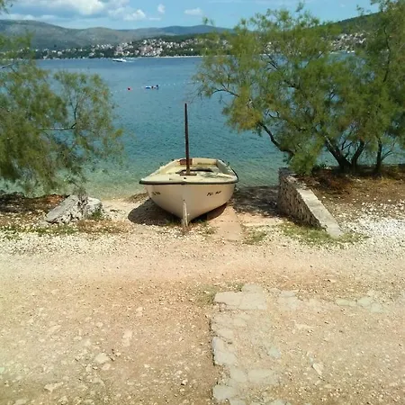 Bella * Τρογκίρ